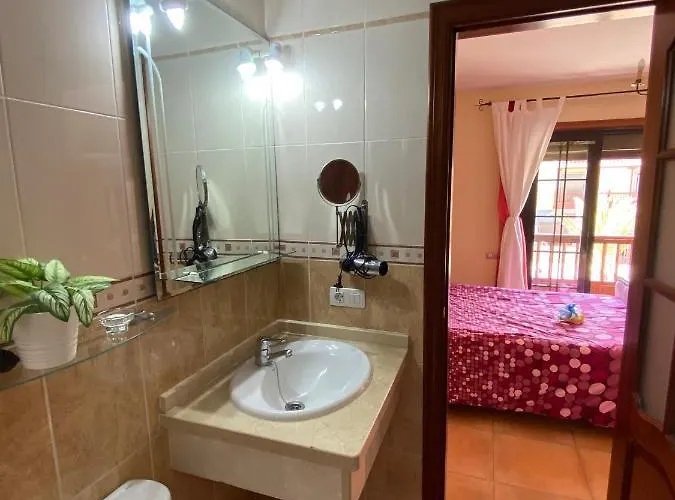 Bedroom Medanomar 2 בית אירוח