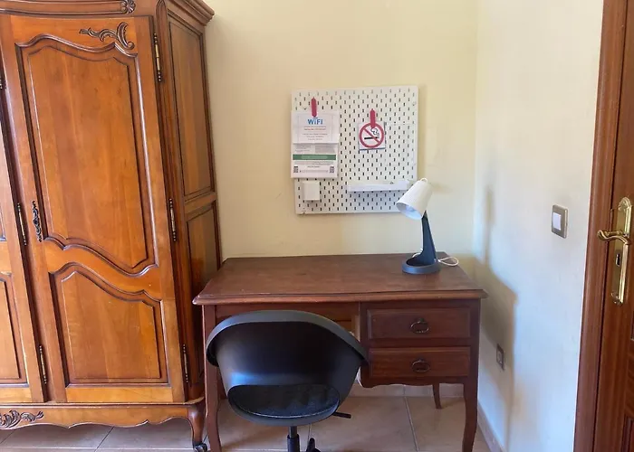 Bedroom Medanomar 2 Проживание в семье *