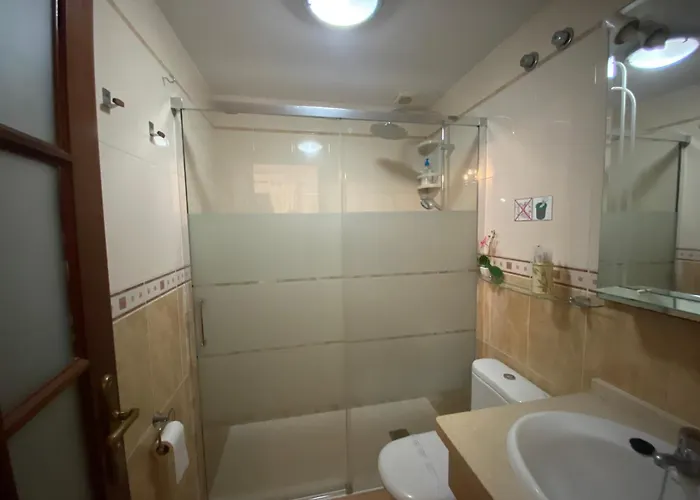 בית אירוח Bedroom Medanomar 2 *