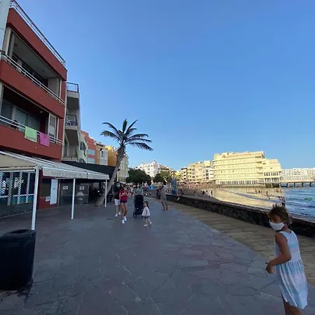 Δωμάτια σε οικογενειακή κατοικία Bedroom Medanomar 2 *